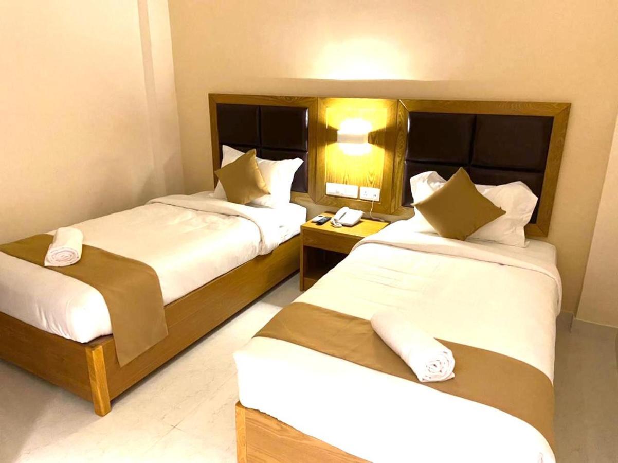 Tag Hotels Irugur Bagian luar foto