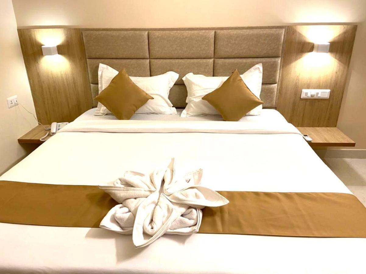 Tag Hotels Irugur Bagian luar foto