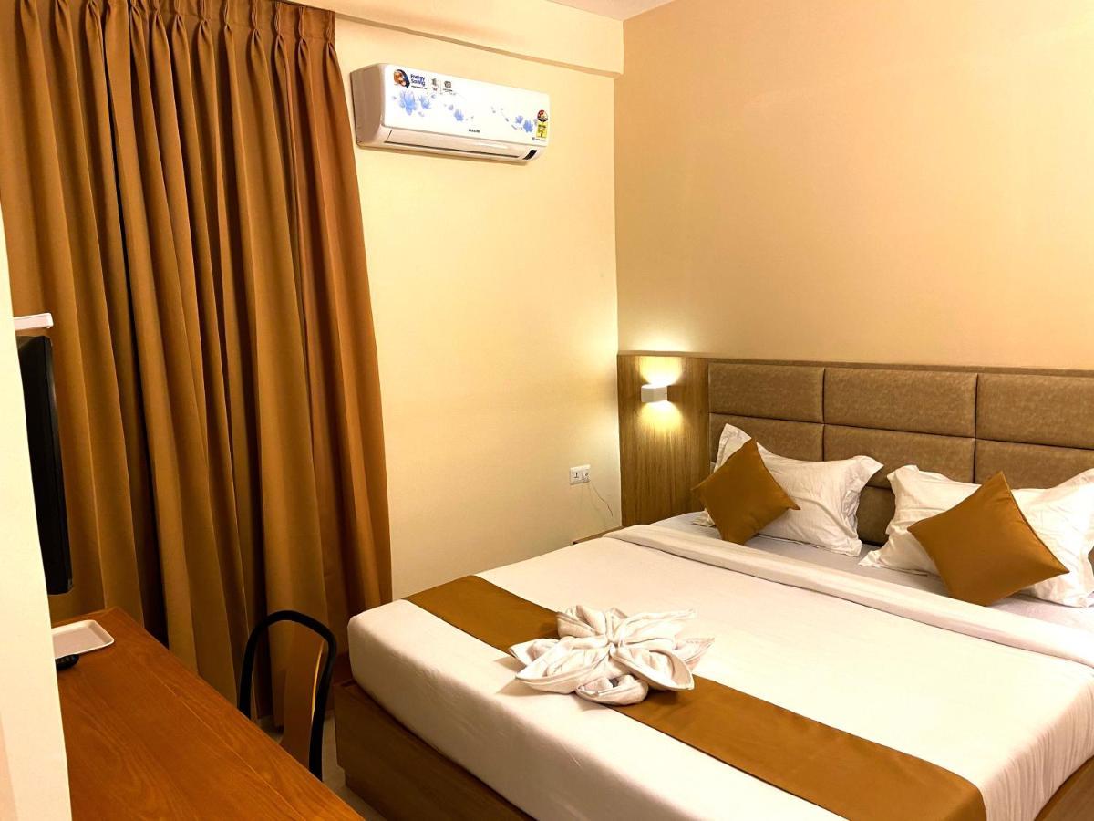 Tag Hotels Irugur Bagian luar foto