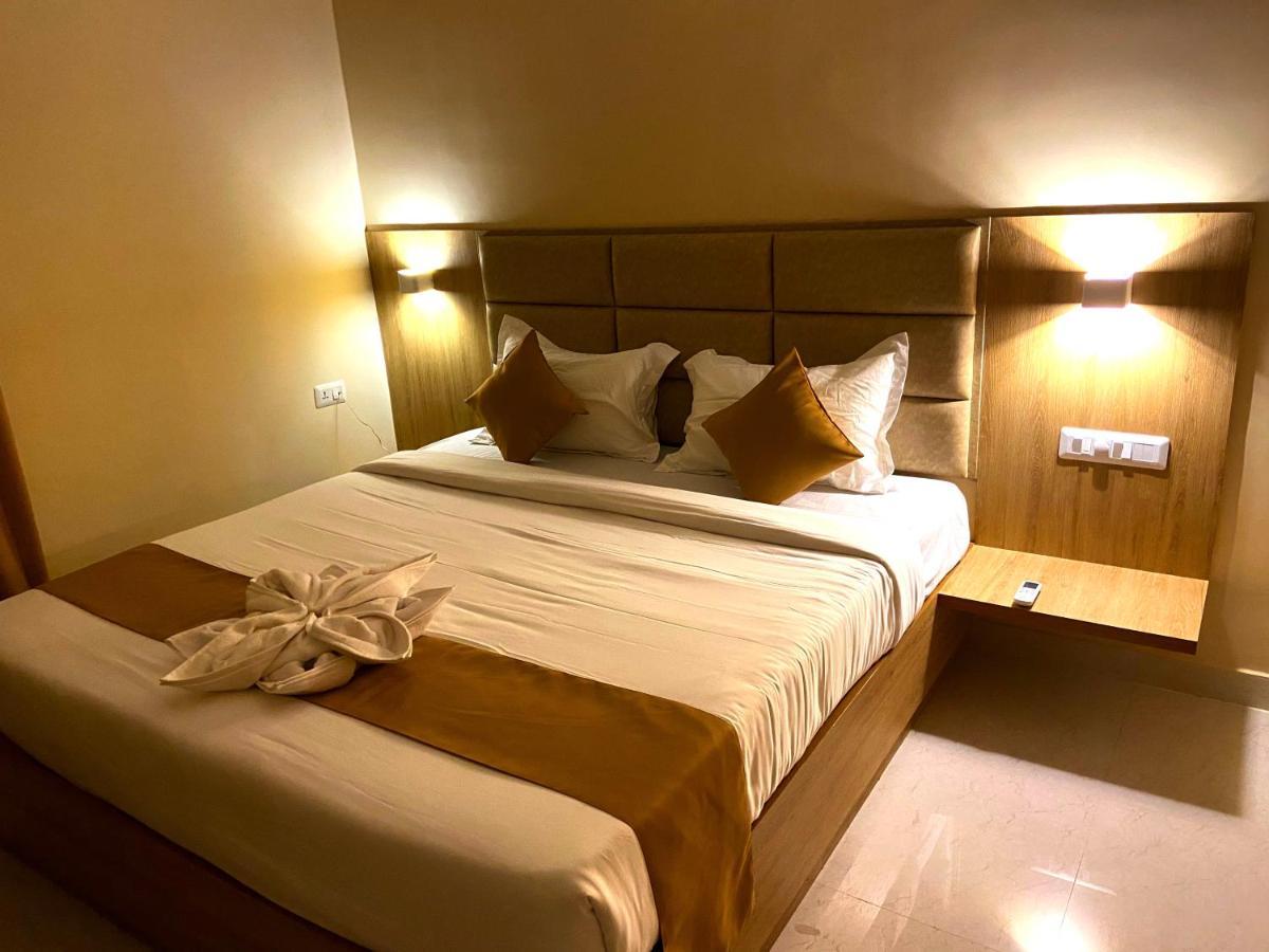 Tag Hotels Irugur Bagian luar foto