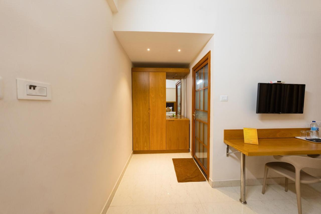 Tag Hotels Irugur Bagian luar foto