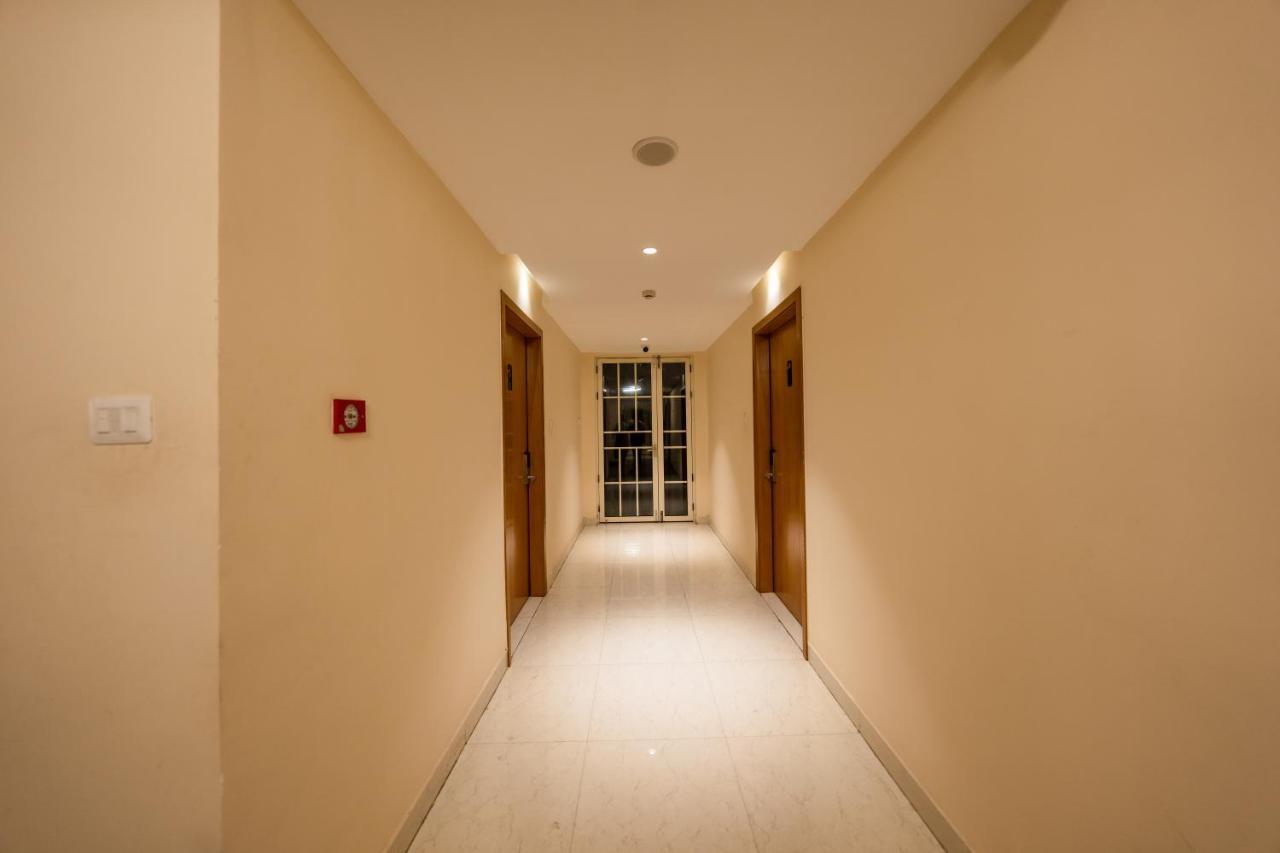 Tag Hotels Irugur Bagian luar foto