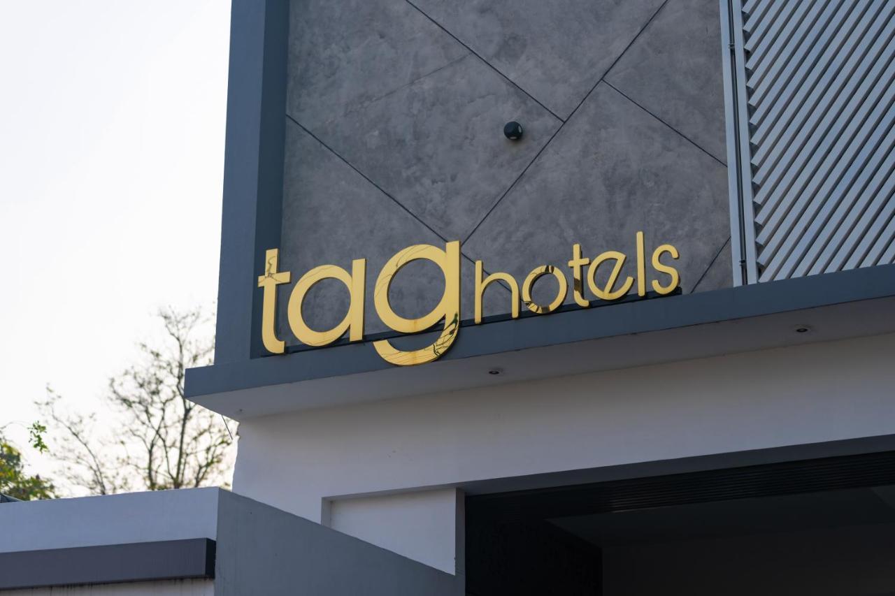 Tag Hotels Irugur Bagian luar foto