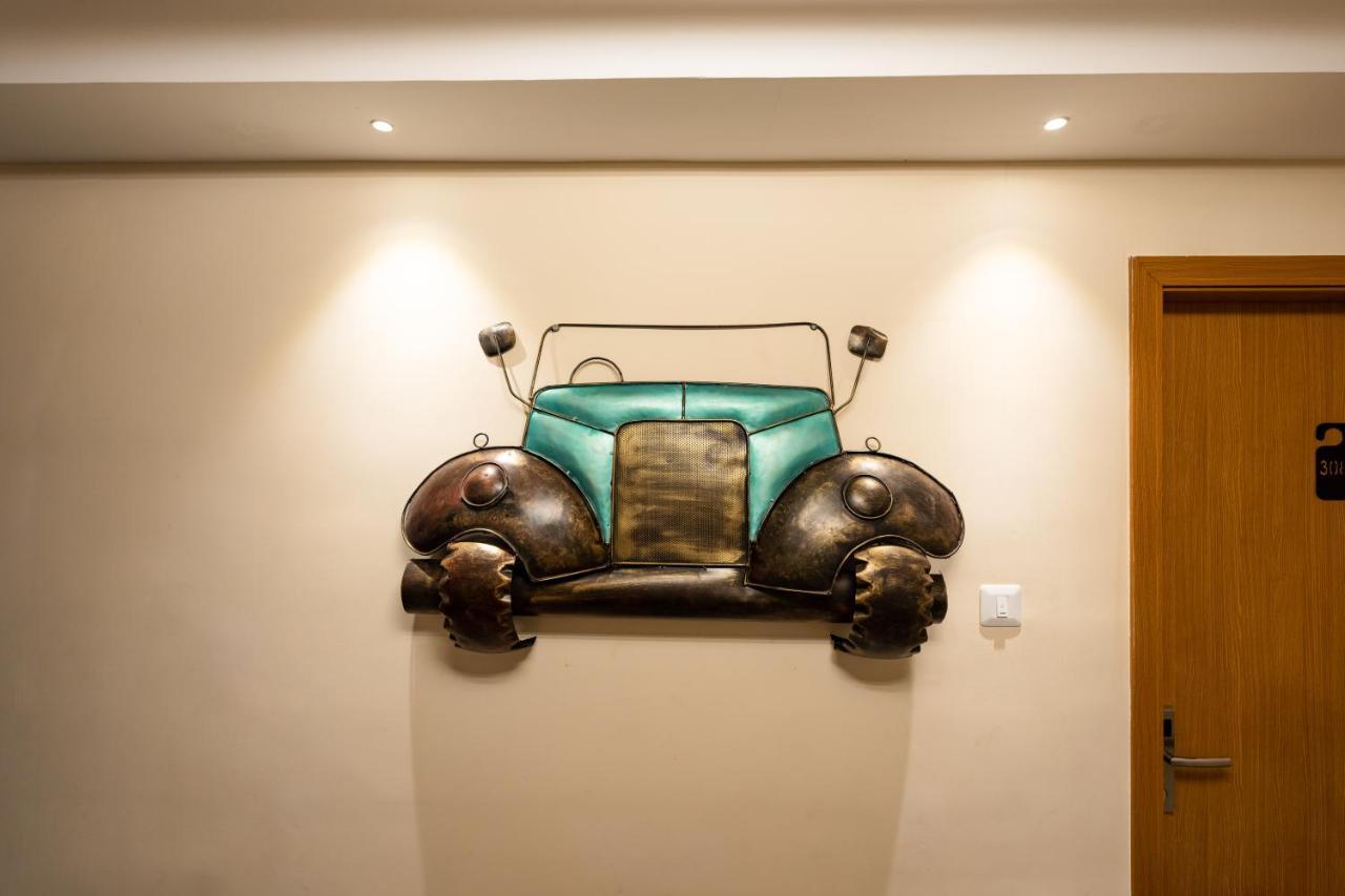 Tag Hotels Irugur Bagian luar foto