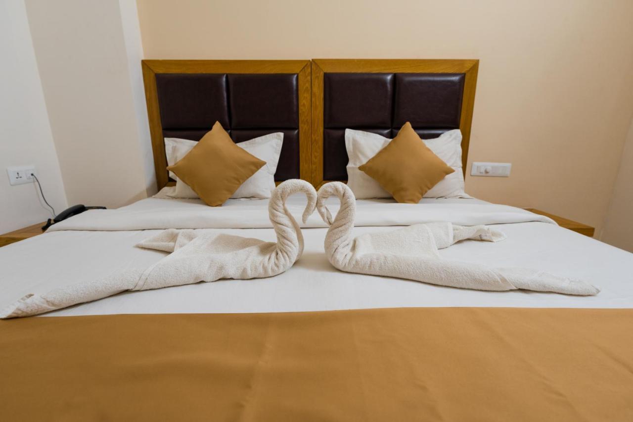Tag Hotels Irugur Bagian luar foto
