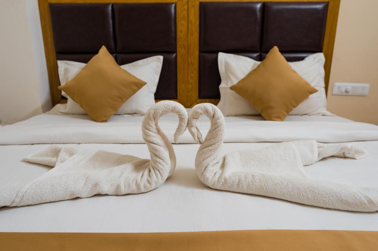 Tag Hotels Irugur Bagian luar foto